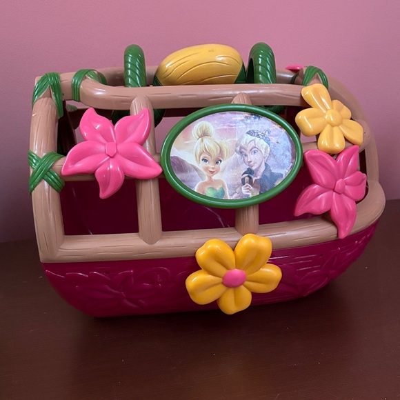 Tinker Bell Adventure Basket opens! - Picture 1 of 3